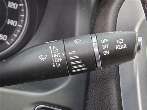 Used 2023 GMC Acadia SLT image 18