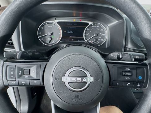 Used 2023 Nissan Rogue SV image 16