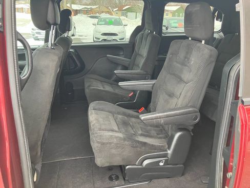 Used 2017 Dodge Grand Caravan SE image 11