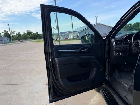 Used 2021 GMC Yukon Denali AWD/4WD image 13