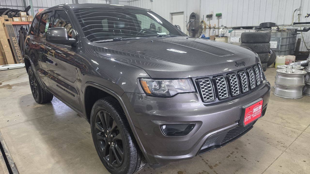 Used 2018 Jeep Grand Cherokee Altitude AWD/4WD image 1