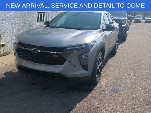 Certified 2024 Chevrolet Trax RS w/ Driver Confidence Package FWD image 11