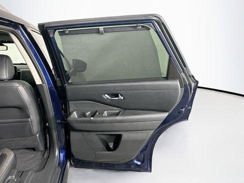 Used 2025 Nissan Pathfinder SL image 31