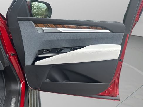 New 2026 Cadillac Escalade ESV Platinum Luxury w/ LPO, Floor Liner Package AWD/4WD image 15