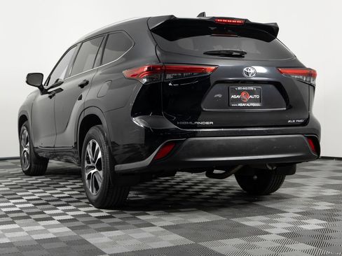 Used 2022 Toyota Highlander XLE image 5