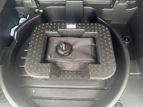 Used 2021 Cadillac XT4 Premium Luxury image 32