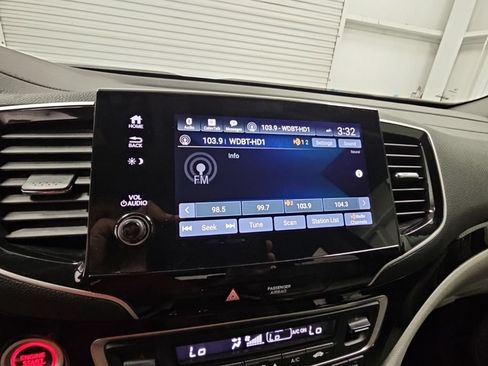 Used 2021 Honda Pilot Touring image 17