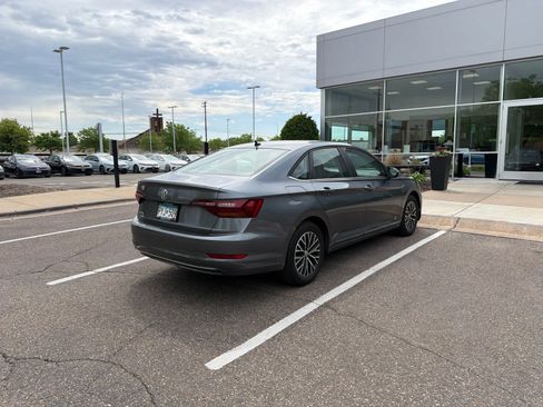 Used 2019 Volkswagen Jetta SE FWD image 3