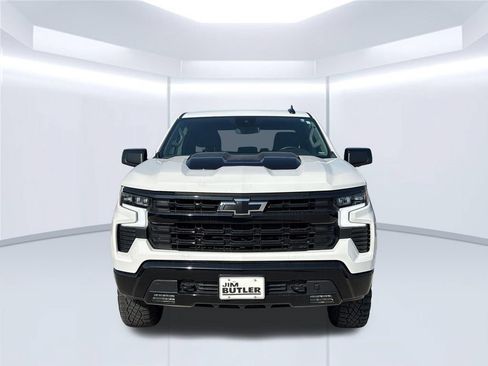 Used 2024 Chevrolet Silverado 1500 LT Trail Boss w/ Dark Appearance Package AWD/4WD image 12