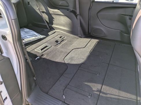 New 2026 Chrysler Pacifica Select FWD image 26