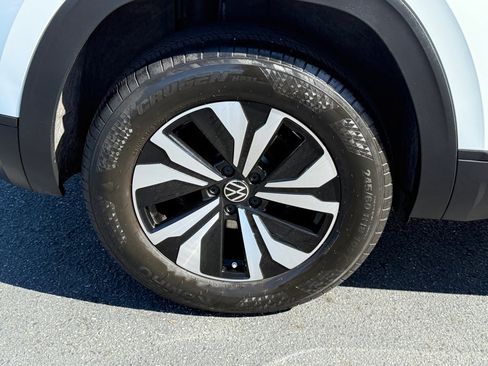 Used 2024 Volkswagen Atlas Cross Sport SE image 8