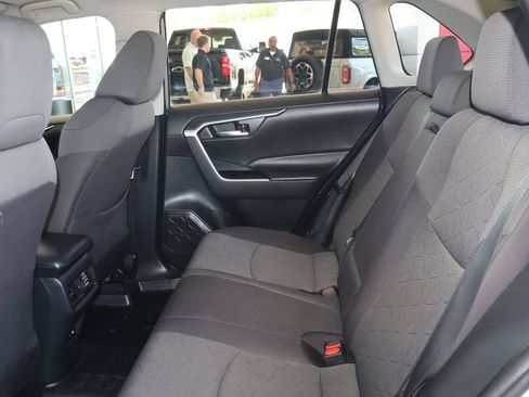 Used 2021 Toyota RAV4 XLE AWD/4WD image 31