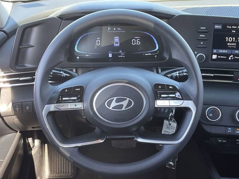Certified 2024 Hyundai Elantra SE image 21