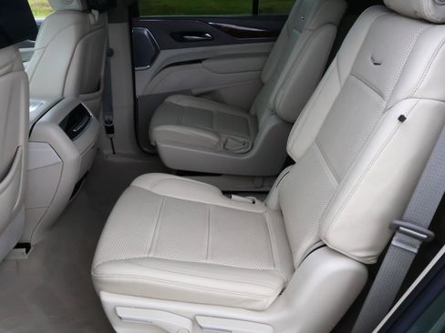 Used 2023 Cadillac Escalade Premium Luxury Platinum w/ LPO, Radiant Package AWD/4WD image 23