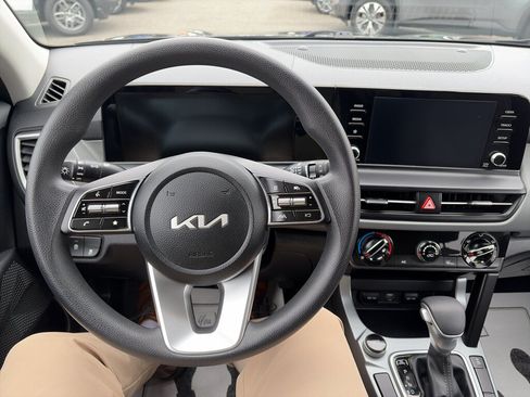 Used 2025 Kia Seltos LX AWD/4WD image 11