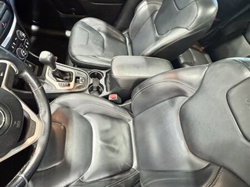 Used 2016 Jeep Cherokee Limited AWD/4WD image 6