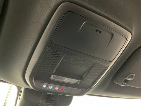 Used 2025 GMC Acadia Elevation w/ Elevation Premium Package FWD image 18