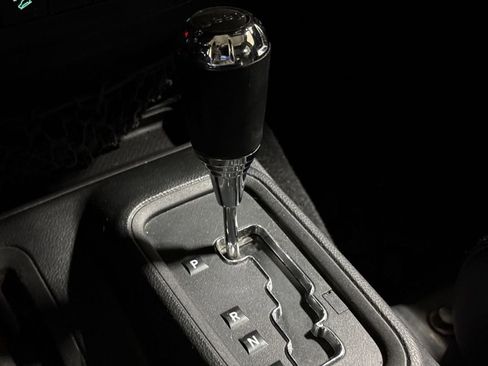 Used 2012 Jeep Wrangler Unlimited Sahara AWD/4WD image 17