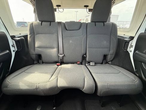 Used 2024 Jeep Wrangler Unlimited Sport AWD/4WD image 30