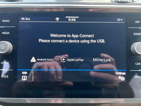 Used 2022 Volkswagen Tiguan SE image 68