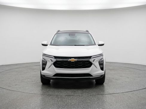 Used 2025 Chevrolet Trax LT FWD image 2