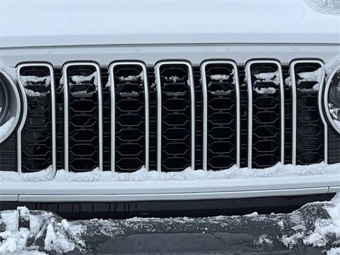 Used 2025 Jeep Wrangler Unlimited Sahara image 38