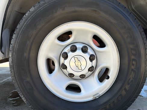 Used 2023 Chevrolet Express 2500 w/ Driver Convenience Package RWD image 33