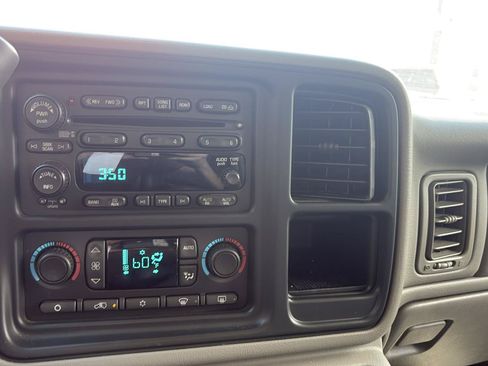 Used 2005 Chevrolet Silverado 2500 LT w/ Heavy-Duty Power Package AWD/4WD image 23