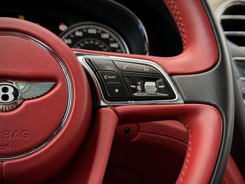 Used 2019 Bentley Bentayga AWD/4WD image 28