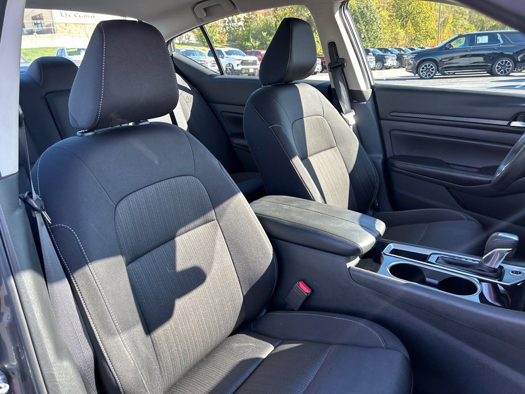 Used 2024 Nissan Altima 2.5 SV FWD image 39