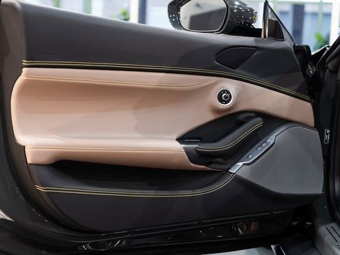 Certified 2022 Ferrari Portofino M image 45