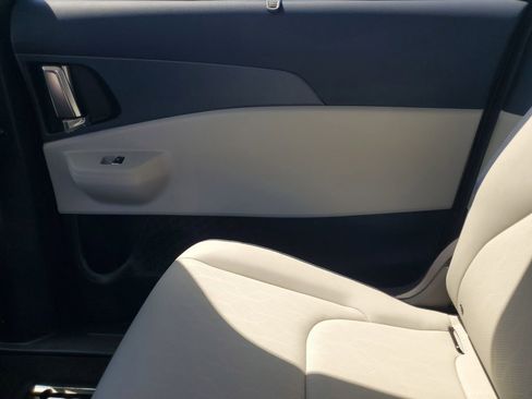 New 2026 Kia Carnival EX FWD image 23