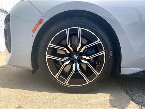 Used 2024 BMW 740i w/ Premium Package 2 RWD image 10