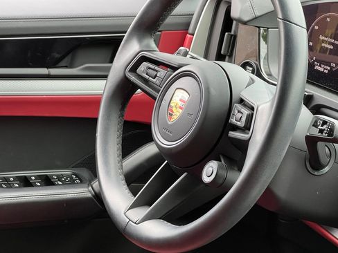 Certified 2024 Porsche Cayenne Coupe AWD/4WD image 36