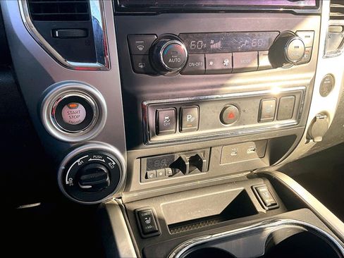 Used 2020 Nissan Titan SV w/ SV Convenience Package image 21