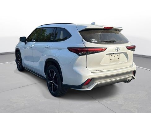 Used 2022 Toyota Highlander XSE FWD image 8