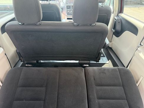 Used 2018 Dodge Grand Caravan SE w/ UConnect Hands-Free Group FWD image 17