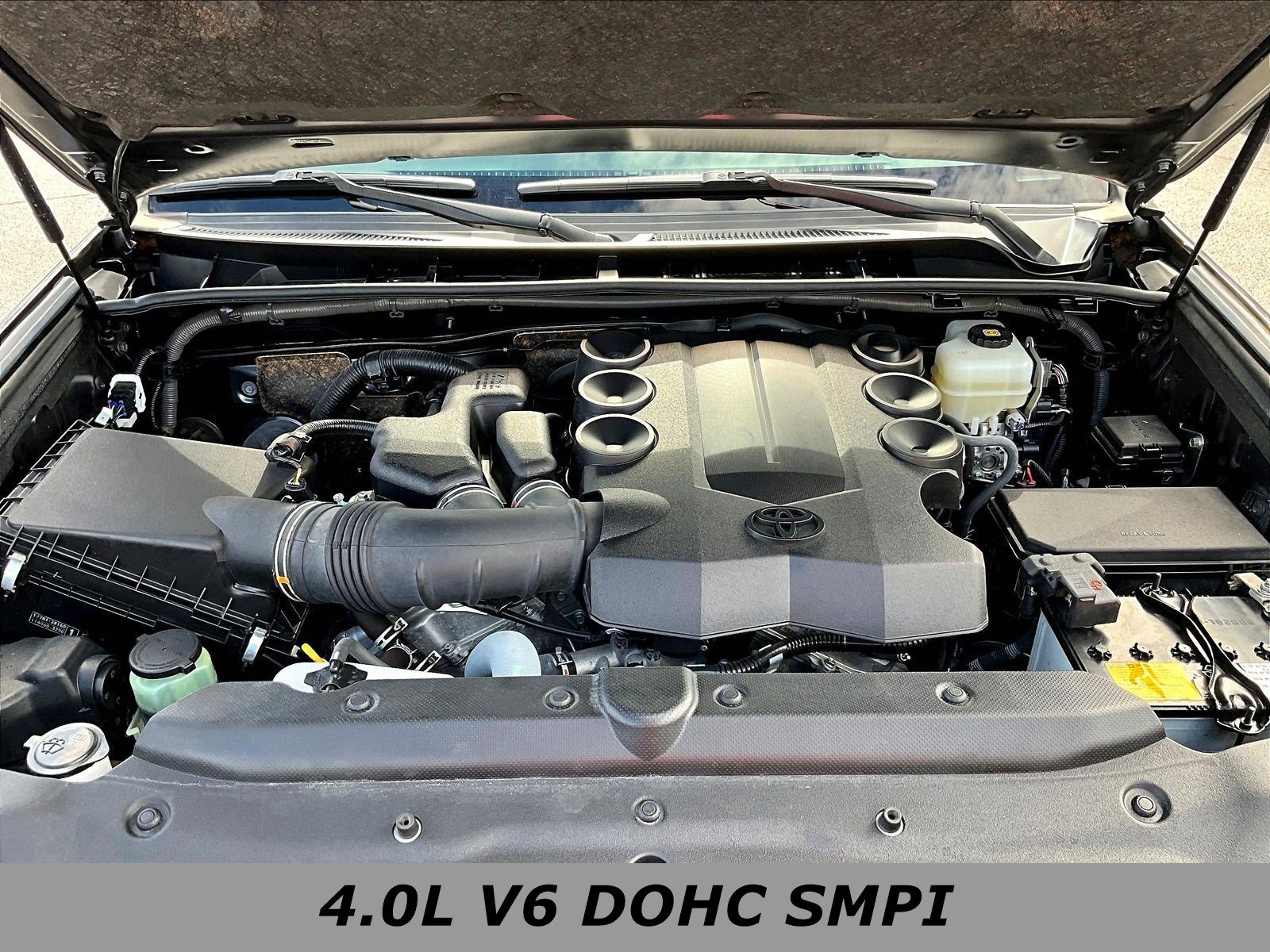 Used 2020 Toyota 4Runner SR5 AWD/4WD image 29