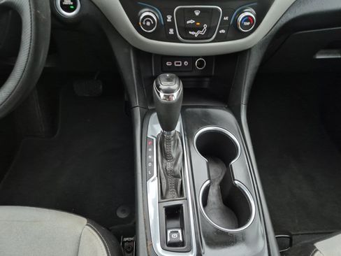 Used 2020 Chevrolet Equinox LS FWD image 19
