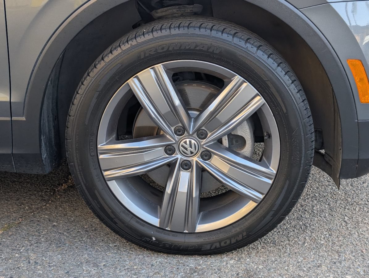 Used 2021 Volkswagen Tiguan SEL FWD image 5