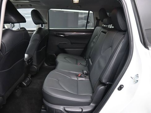 Used 2024 Toyota Highlander Limited AWD/4WD image 22