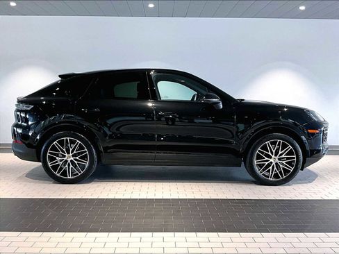 Used 2024 Porsche Cayenne image 11