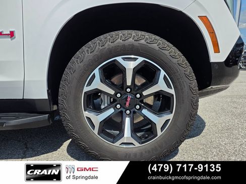 Used 2025 GMC Yukon AT4 AWD/4WD image 32