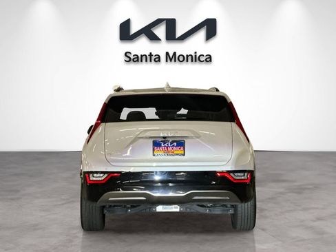 Certified 2023 Kia Niro Wave image 5