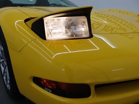 Used 2000 Chevrolet Corvette Convertible w/ Memory Pkg RWD image 17