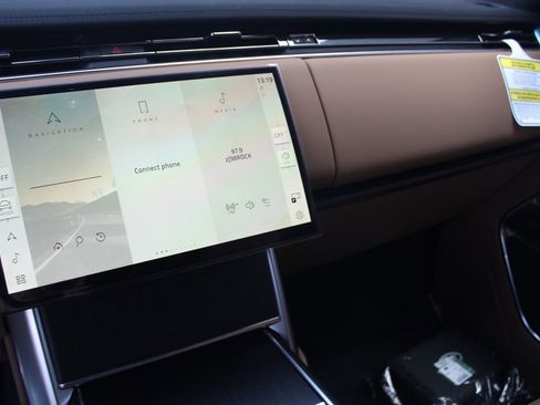 New 2026 Land Rover Range Rover Long Wheelbase SE image 11