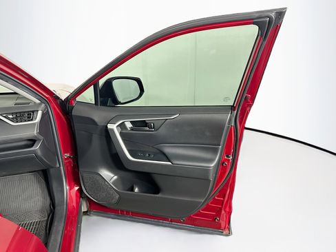 Used 2022 Toyota RAV4 LE image 29