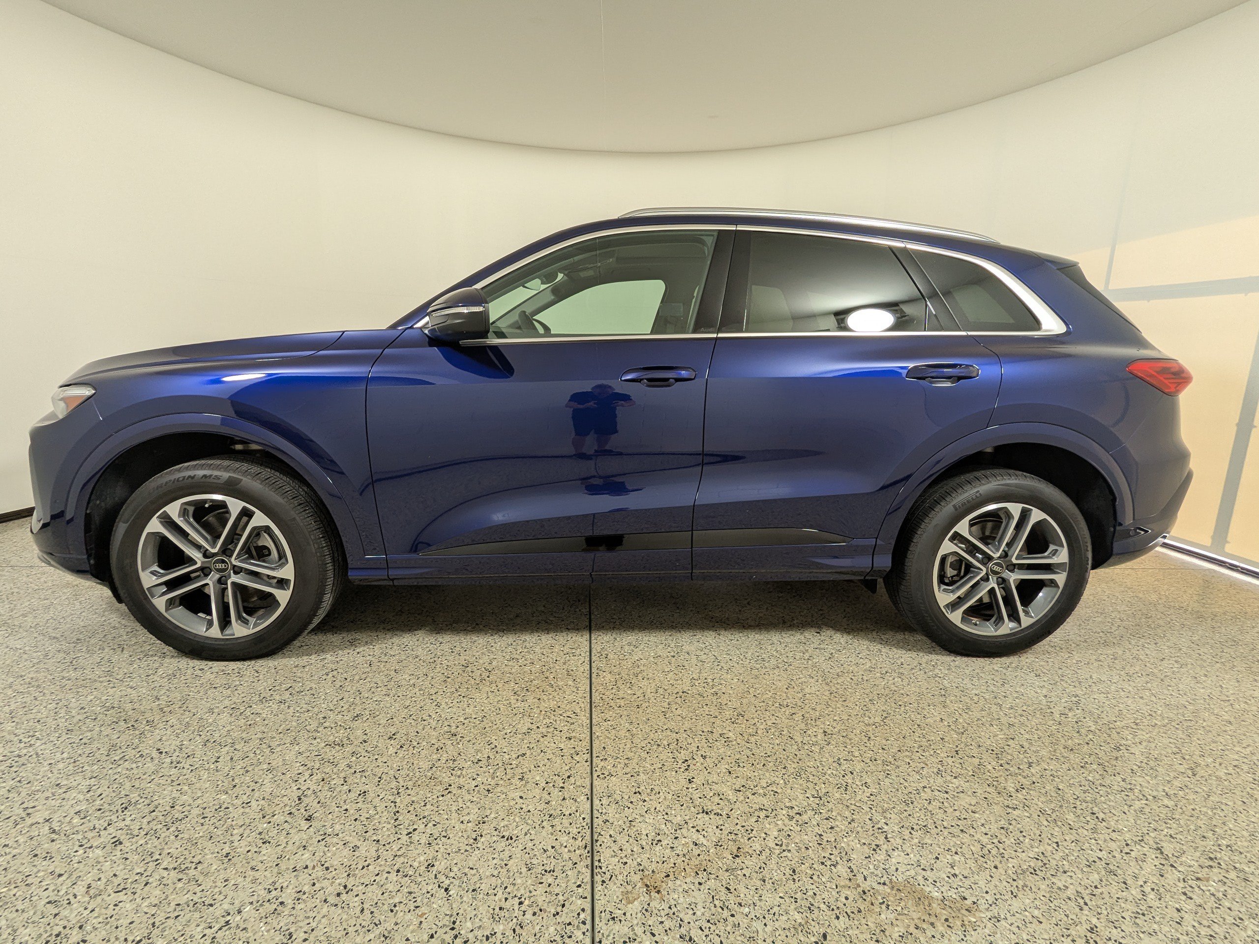 Certified 2025 Audi Q5 Premium Plus w/ Premium Plus AWD/4WD image 4