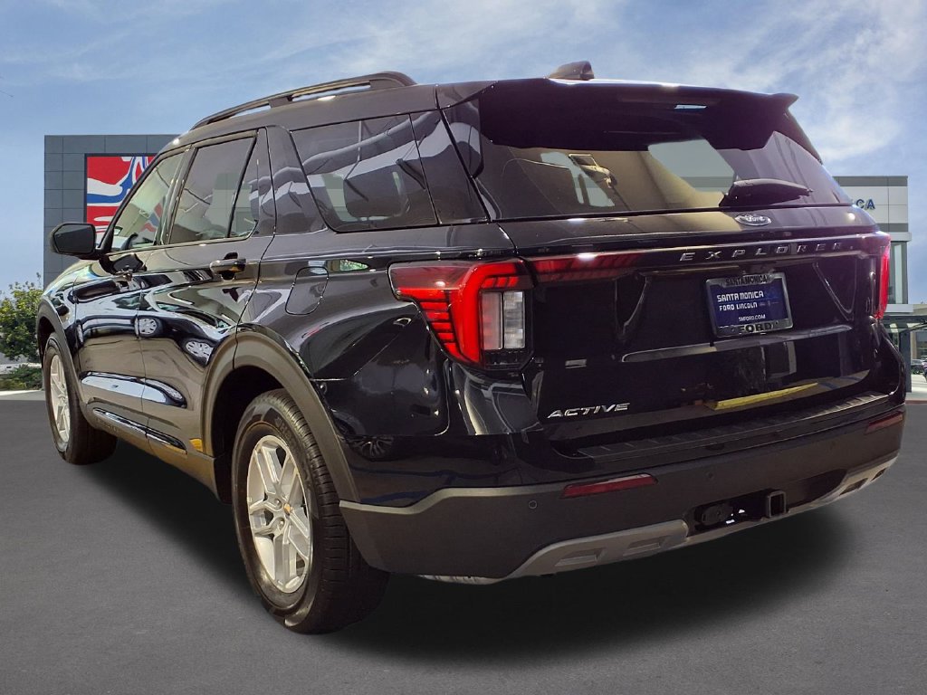 Used 2026 Ford Explorer Active w/ Active Comfort Package RWD image 3