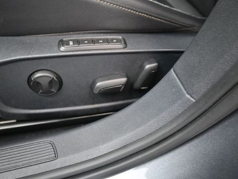 Used 2019 Volkswagen Jetta SEL Premium image 17